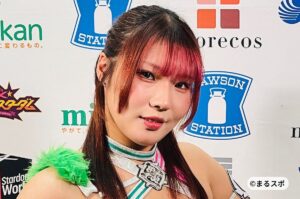 スターダム壮麗亜美選手　記念フォトフレーム Amazon.co.jp: スターダム プロレス 岩谷麻優 直筆サイン入り