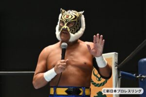 4代目タイガーマスク_マイク6