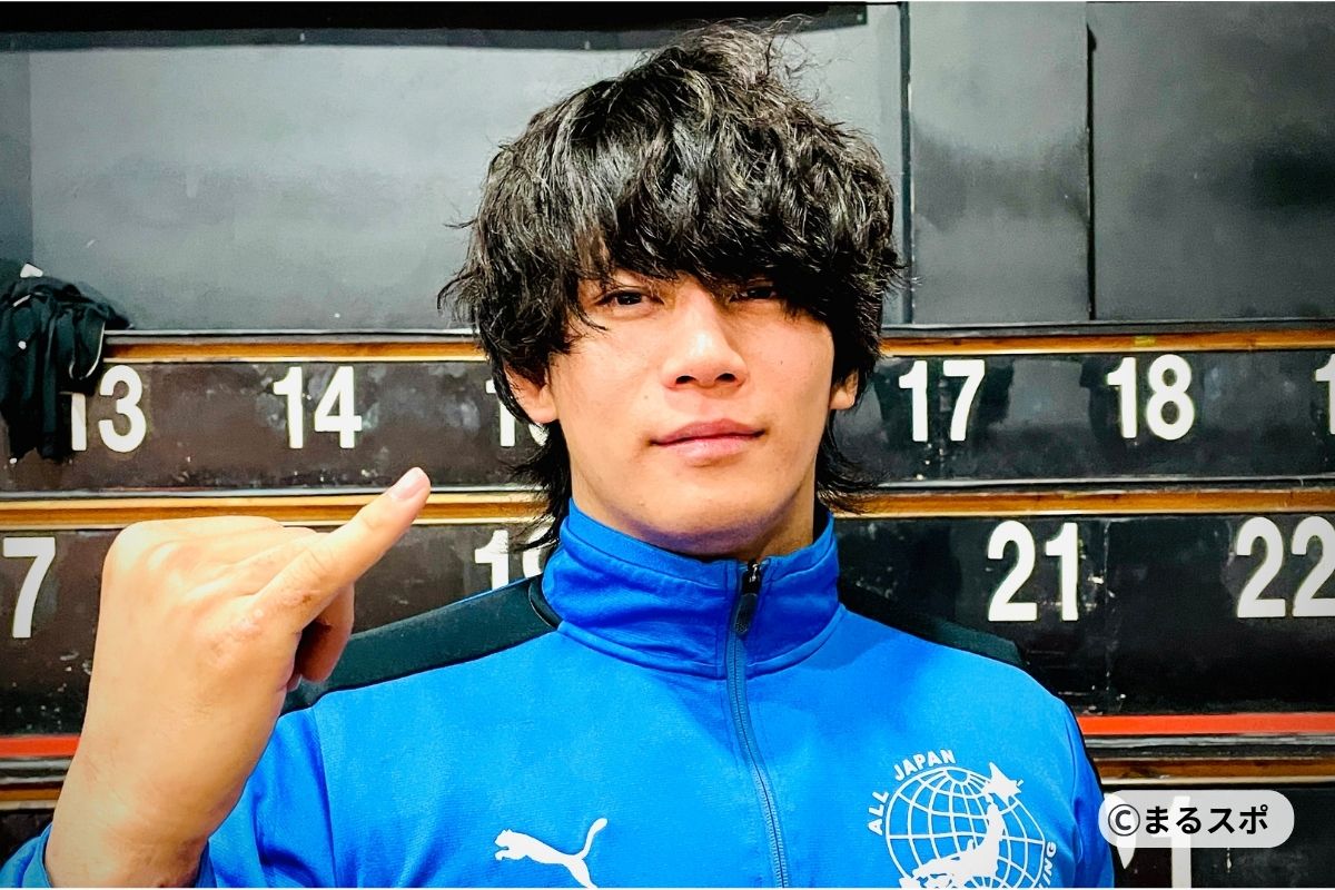 安齊勇馬ブルー (1200 x 800 px)