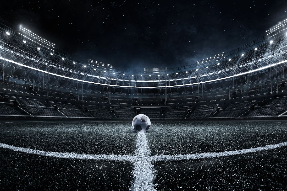 暗いサッカースタジアム